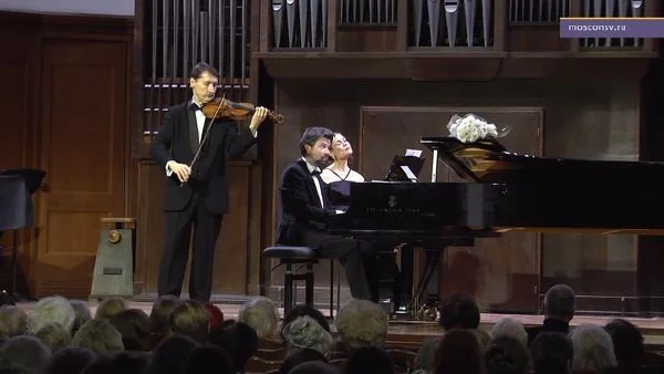 W. A. Mozart — Willi Burmester. Menuet in D Major