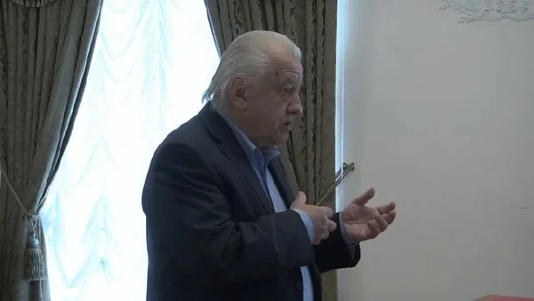 Greeting the foreign citizens who are the listeners of additional training programs