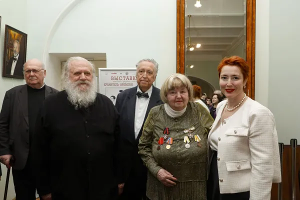 Выставка «Хранитель времени» (живопись — графика — гобелен). 