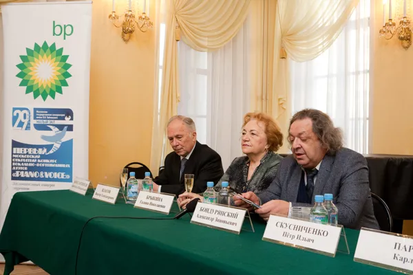 Член Жюри Конкурса, заведующий кафедрой концертмейстерского мастерства Академии музыки имени Гнесиных Виктор Александрович Власов; Член Жюри Конкурса, Заслуженная артистка России, профессор Московской консерватории Галина Николаевна Брыкина; директор Департамента артистической деятельности Московской консерватории, профессор, проректор по артистической деятельности и учебно-методическому объединению Александр Зиновьевич Бондурянский.

