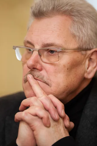 Член Жюри II тура конкурса,  композитор, профессор Латвийской академии музыки имени Я. Витола Юрис Карлсонс (Латвия).