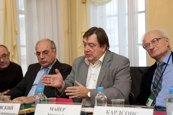 Заместитель председателя оргкомитета конкурса, Председатель Жюри конкурса, Народный артист Российской Федерации, заведующий кафедрой композиции Московской консерватории, профессор Александр Владимирович Чайковский отвечает на вопросы журналистов.
