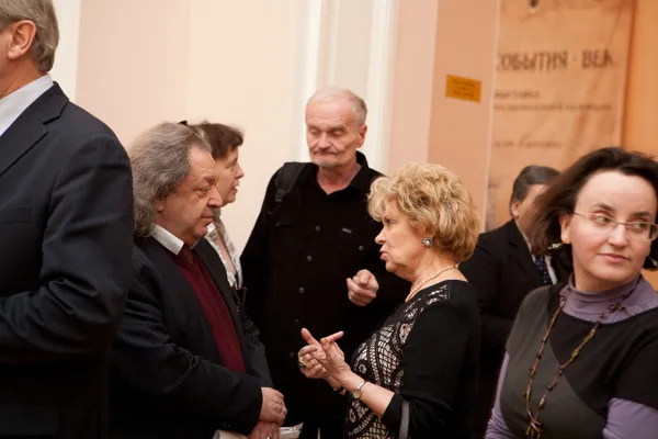 В центре - проректор по артистической деятельности Московской консерватории Александр Зиновьевич Бондурянский и ректор Российской Академии музыки имени Гнесиных Галина Васильевна Маяровская.