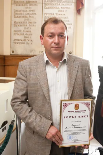 Доцент фортепианного факультета по классу «Фортепиано» Максим Владимирович Филиппов с почетной грамотой программы «Александр Невский». 3 сентября 2012, Малый зал консерватории