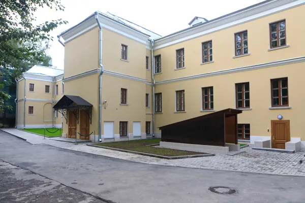 Новый учебный корпус в Среднем Кисловском переулке после реставрации.