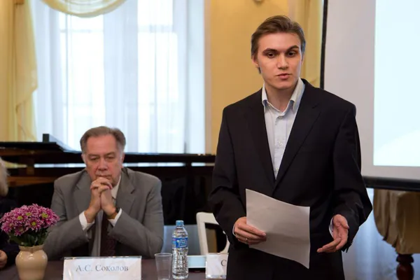 Выступает основатель и руководитель проекта Splayn Сергей Уваров.