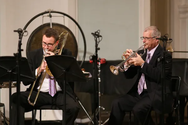 Выступает «The Fortress Brass Quintet». Бредли Кернс (тромбон), Брэдли Ульрих (труба).