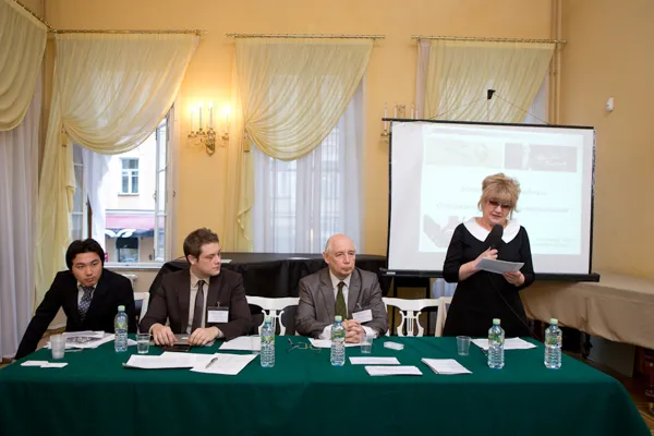 Участников конференции «Инновации в музыкальном образовании и культуре» приветствует проректор по учебной работе Московской консерватории, профессор Лариса Евдокимовна Слуцкая.