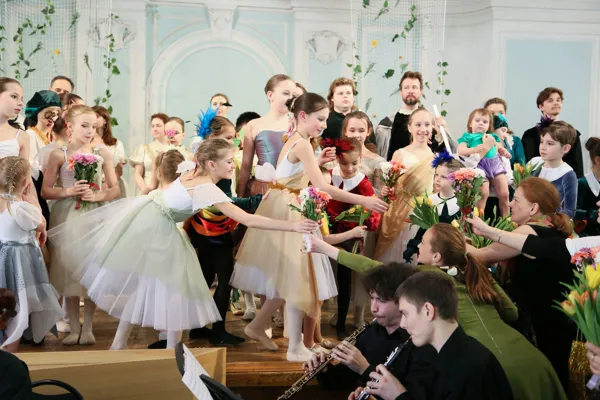 Абонемент № 42 «Музыкальный диснейленд»  Г. Пёрселл «Королева фей» (по комедии В. Шекспира «Сон в летнюю ночь»)  Автор проекта, режиссер-постановщик, хореограф —  Наталия Кайдановская.