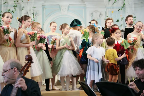 Абонемент № 42 «Музыкальный диснейленд»  Г. Пёрселл «Королева фей» (по комедии В. Шекспира «Сон в летнюю ночь»)  Автор проекта, режиссер-постановщик, хореограф —  Наталия Кайдановская.
