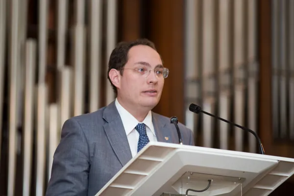 Выступает Председатель мандатной комиссии, доцент Александр Владиславович Соловьёв.