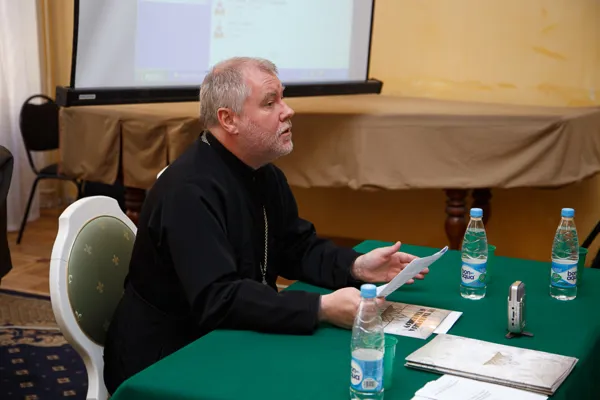 Протоиерей Константинопольского Патриархата, пастор храма Святого Иоанна Русского в Эшториле в Португалии, председатель Международного общества православной церковной музыки Иван Муди читает доклад «Джон Тавенер: мистика и математика».