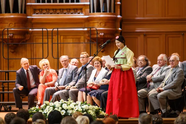 Торжественная церемония вручения дипломов выпускникам 2015 года.