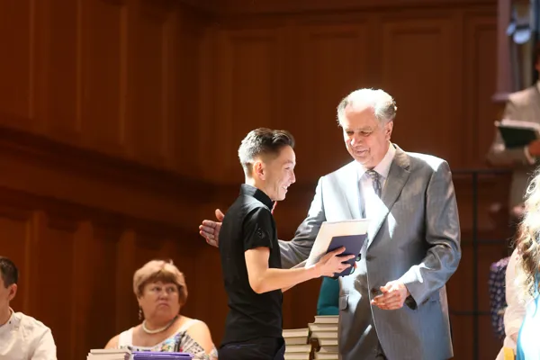 Торжественная церемония вручения дипломов выпускникам 2015 года.