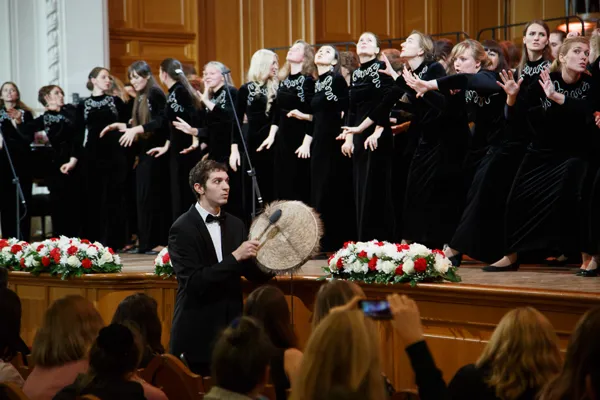 С. Лик. «Kungala». Исполняет Камерный хор Московской консерватории. Сценическая редакция – Натальи Набатовой. Партия бубна – Остап ДАУТОВ.