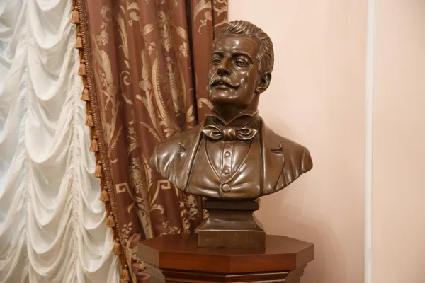 Торжественная церемония передачи в дар Консерватории скульптурного образа Джакомо Пуччини.