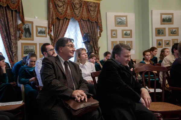 В Овальном зале Музея имени Н. Г. Рубинштейна состоялось мемориальное собрание, посвящённое выдающимся искусствоведам Ю. Н. Холопову (1932–2003), Т. В. Чередниченко (1952–2003), В. С. Ценовой (1960–2007).