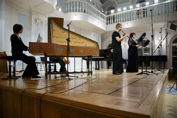И.С. Бах. Ария из Свадебной кантаты «Sich üben im Lieben», BWV 202. Исполняют Ольга Гречко (сопрано), Софья Беляева (гобой), Борис Лифановский (виолончель), Анна Гришина (клавесин).