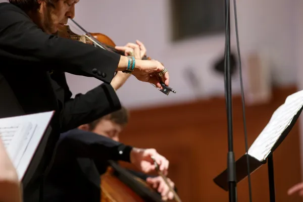 А. Г. Шнитке. Concerto grosso № 2 для скрипки и виолончели с оркестром. Солисты: Святослав Мороз (скрипка), Рустам Комачков (виолончель).
