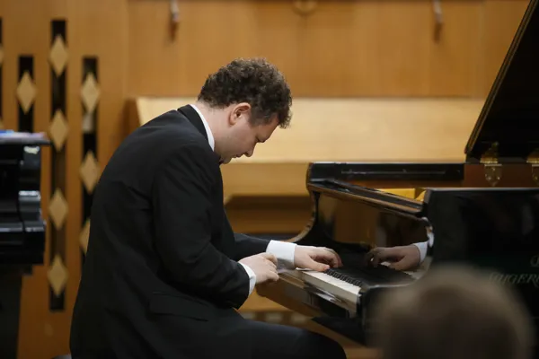 Н.Я. Мясковский. Соната № 4 до минор, op. 27 (1924-1925). Посвящена С. Е. Фейнбергу. Исполняет лауреат международных конкурсов Юрий Фаворин