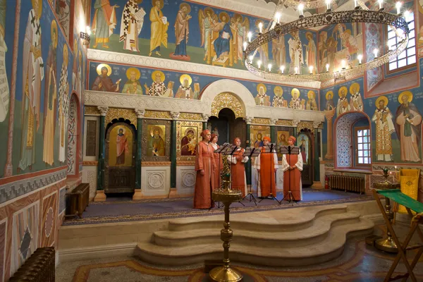 Ансамбль древнерусского певческого искусства «Асматикон» Научно-творческого центра церковной музыки МГК (руководитель – Анна Елисеева) в Храме Усекновения главы Иоанна Предтечи под Бором