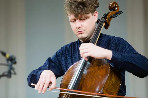 И.С. Бах. Сюита №5 для виолончели соло до минор, BWV 1011. Исполняет Иштван Вардаи (виолончель)