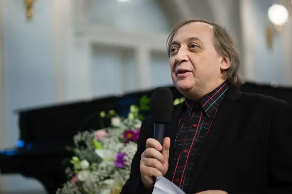 Выступает председатель жюри конкурса «Новые классики», композитор Владимир Тарнопольский