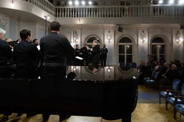 А. Кастальский. «Славословие великое» №2 (переложение для мужского хора М. Котогарова). Исполняет Московский мужской камерный хор «Кастальский», дирижёр Алексей Рудневский
