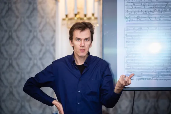 Синхронный перевод – Сергей Чирков («Студия новой музыки»)