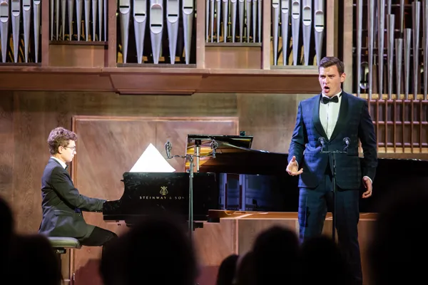 Выступают лауреаты I премии конкурса, дуэт «Piano & Baritono»: Иван Кощеев, Тимофей Журавель (Россия)
