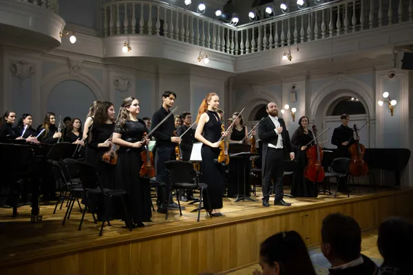 Концерт «Leggiero orchestra», художественный руководитель и главный дирижёр — Джереми Уолкер