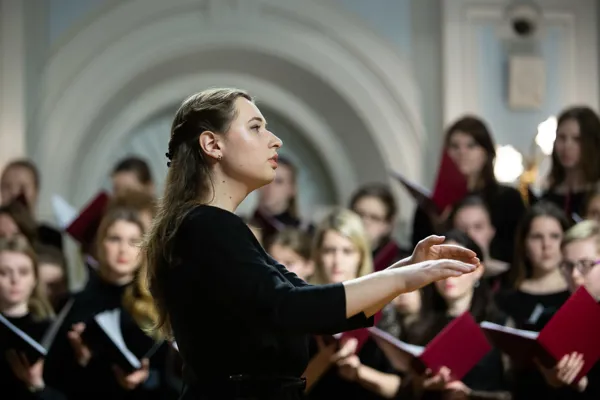 Д. Орбан, «Ave Maria». Дирижёр Симонова Юлия (класс Заслуженной артистки РФ, доцента А.К. Куликовой)