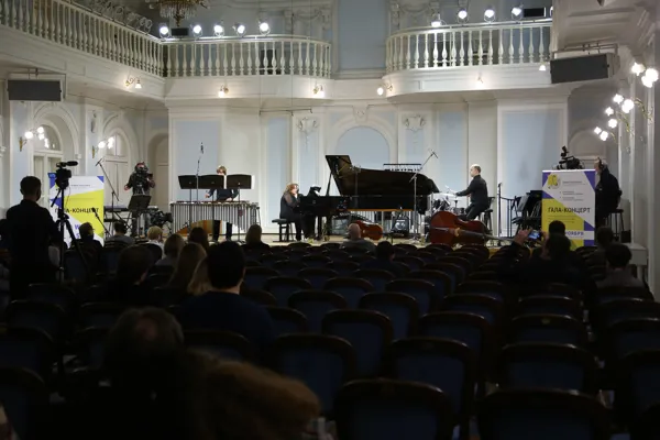Иван КОЛОВАНОВ (Россия). Concerto barbaro для ксилофона, фортепиано и ударной установки. Специальный приз конкурса. Исполняют Андрей Габелков (ксилофон), Мона Хаба (фортепиано), Андрей Винницкий (ударная установка)