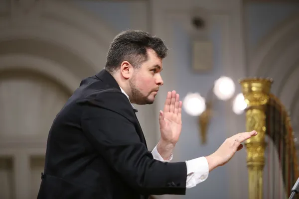 Дирижёр Владимир Красов
