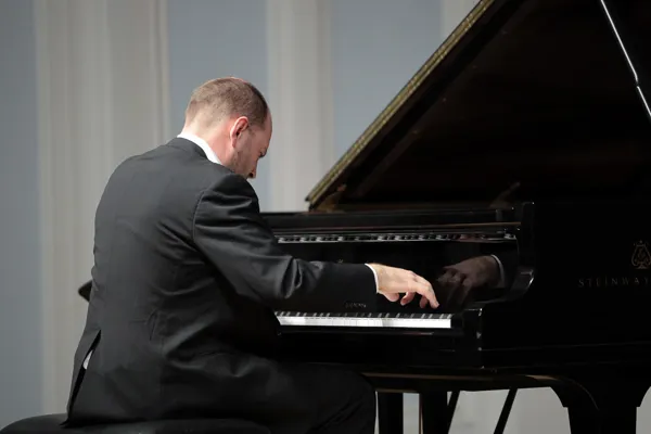 Андрей Коробейников (фортепиано)