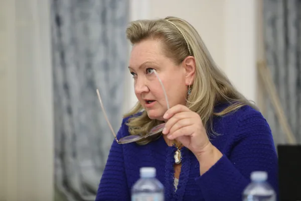 Анна Витальевна Громова читает доклад «Московский генерал-губернатор великий князь Сергей Александрович и великая княгиня Елизавета Федоровна – августейшие покровители Московского Синодального хора»