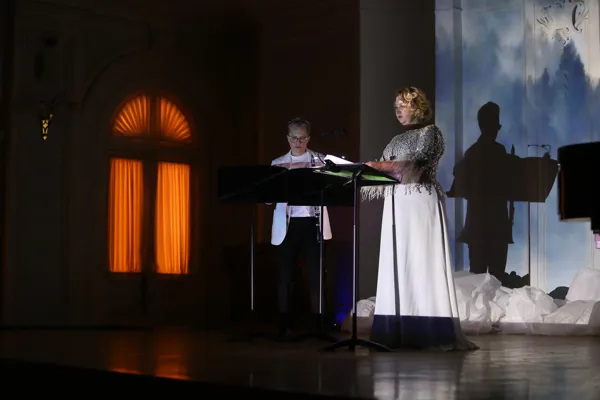 На сцене Рахманиновского зала Маргарита Аунс (кларнет), Яна Мамонова (сопрано)