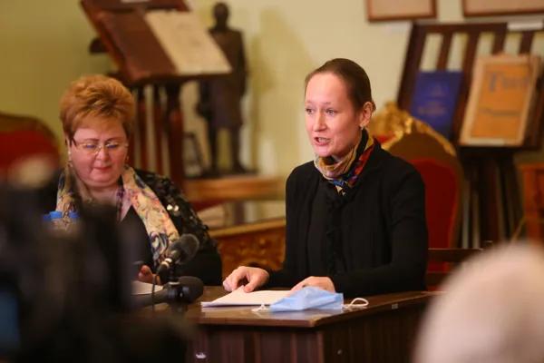 Елена Евгеньевна Потяркина, кандидат искусствоведения, доцент кафедры Истории русской музыки Московской консерватории читает доклад на тему «С.И. Мамонтов – человек эпохи модерн»