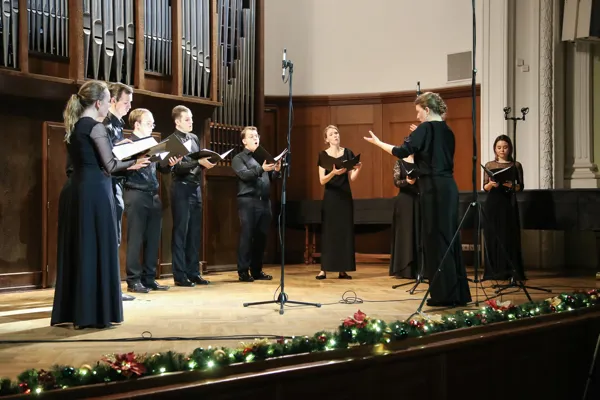 Р. Леденёв. Вокализ из цикла «Венок Свиридову». Исполняет хор «Canticum Festum», художественный руководитель и дирижёр Любовь Шангина