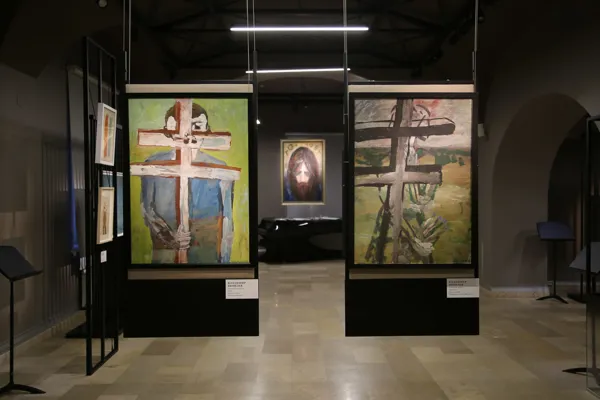 Открытие художественной выставки в рамках творческого проекта «Musica sacra nova. Духовная музыка Второго авангарда». Выставочное пространство в корпусе Малого зала консерватории