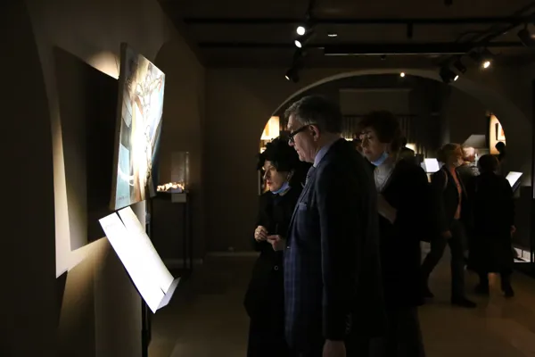 Открытие художественной выставки в рамках творческого проекта «Musica sacra nova. Духовная музыка Второго авангарда». Выставочное пространство в корпусе Малого зала консерватории