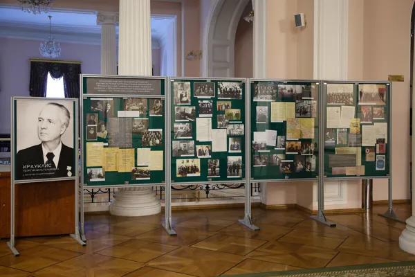 В фойе Большого зала проходит выставка к столетию музыковеда, профессора Московской консерватории Георгия Вильгельмовича Крауклиса, подготовленная Архивом консерватории