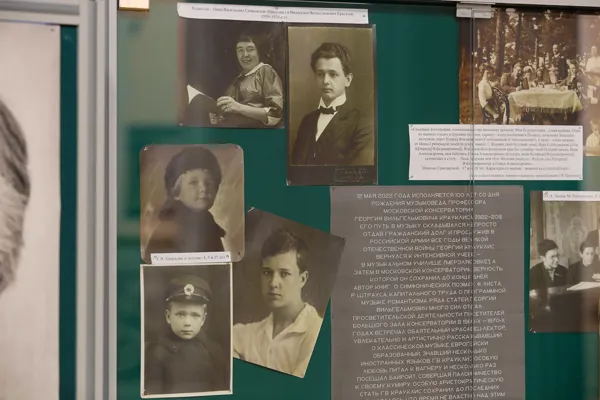 Детские фото Г.В. Крауклиса и фото родителей