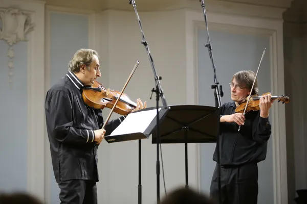 Ф. С. Дружинин. «Sinfonia a due» для двух альтов (1987). Исполняют Юрий Тканов (альт), Алексей Симакин (альт)