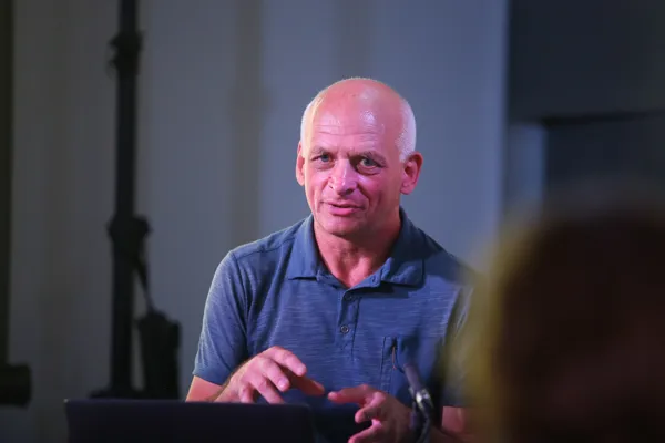 Андрей Смирнов читает лекцию «Искусство звука и электроакустическая музыка» в рамках III Всероссийских семинаров ансамбля Студия новой музыки