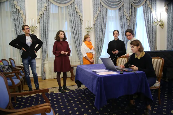 Семинар по итогам конкурса курсовых работ музыковедов. Председатель СНТО Анастасия Хлюпина и участники конкурса