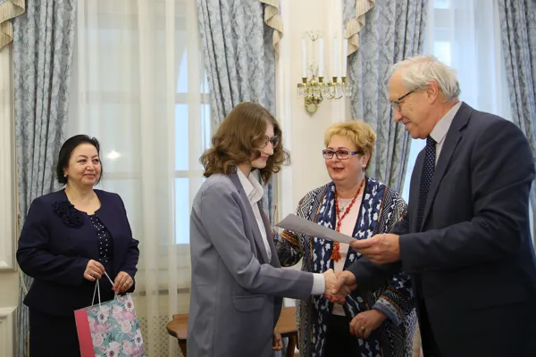 Семинар по итогам конкурса курсовых работ музыковедов. Диплом лауреата III премии получает Анна Борисова