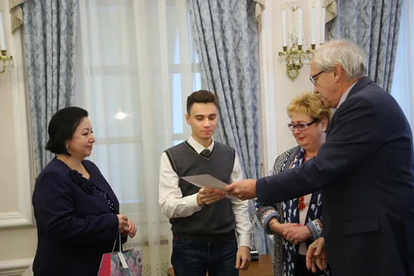 Семинар по итогам конкурса курсовых работ музыковедов. Диплом конкурса получает Никита Зятиков