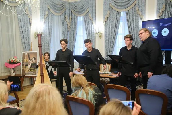 Вокальный квартет класса преподавателя Т. Ю. Ясенкова, партия арфы Елизавета Ставцева