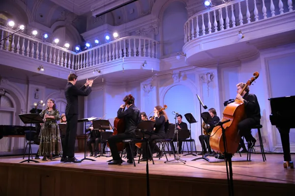 К. Макаров-Ракитин. «Крымские песни». Исполняет Оркестр «Animatа Sonus», художественный руководитель и дирижёр — Михаил Калицкий. Солистка Юлия Бецис (английский рожок)
